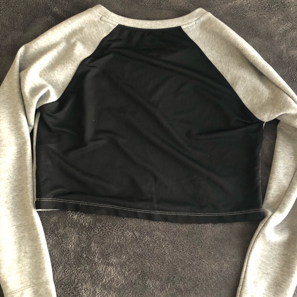 Nike Long Sleeved Crop - Picture 2 of 3